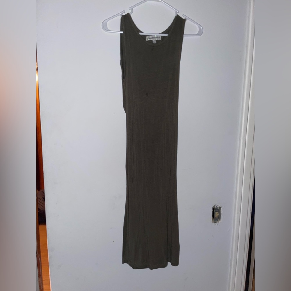 Body dress with a cut out on the back.